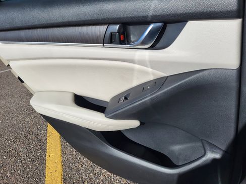 Used 2020 Honda Accord Touring image 19