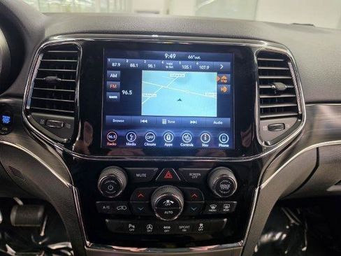 Used 2019 Jeep Grand Cherokee Limited w/ Trailer Tow Group IV AWD/4WD image 16