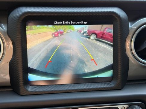 Used 2019 Jeep Wrangler Unlimited Sahara w/ Uconnect 4C Nav & Sound Group AWD/4WD image 19