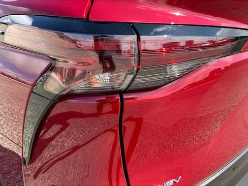 Used 2026 Toyota Sienna XLE FWD image 28