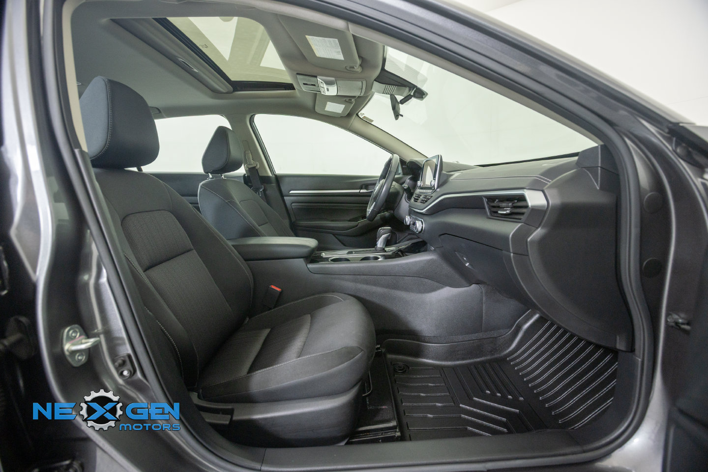 Used 2021 Nissan Altima 2.5 SV w/ SV Premium Package FWD image 8