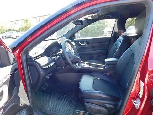 Used 2025 Jeep Compass Trailhawk image 14