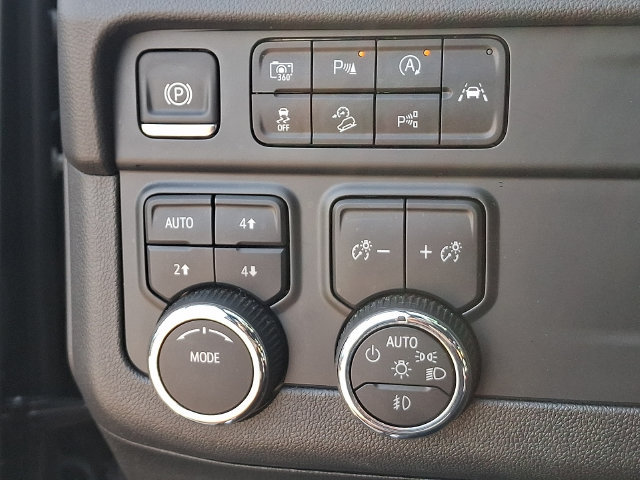 Used 2025 Chevrolet Tahoe Z71 AWD/4WD image 9