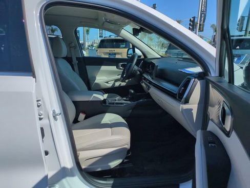 Certified 2025 Kia Sorento S w/ Panoramic Sunroof Package FWD image 31
