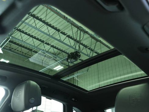 New 2025 Porsche Macan image 38