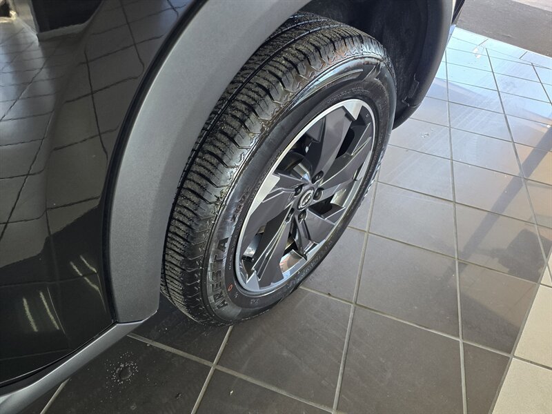 Used 2025 Nissan Rogue SV FWD image 32
