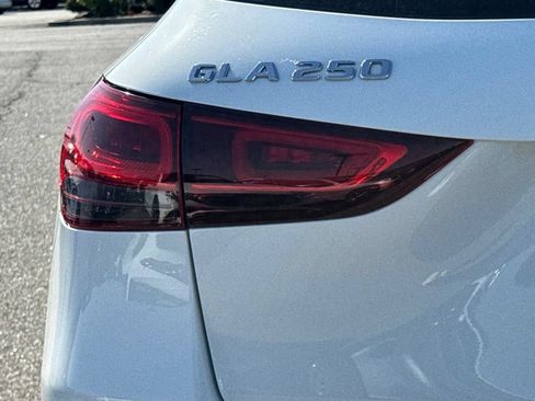 Certified 2021 Mercedes-Benz GLA 250 image 12