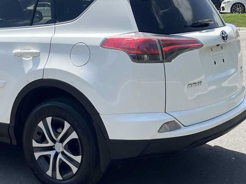 Used 2017 Toyota RAV4 LE AWD/4WD image 49