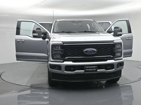 Used 2024 Ford F250 Lariat w/ Sport Appearance Package AWD/4WD image 36