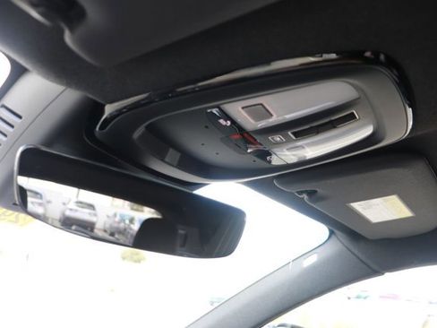 Used 2024 Volvo XC40 B5 Core image 23