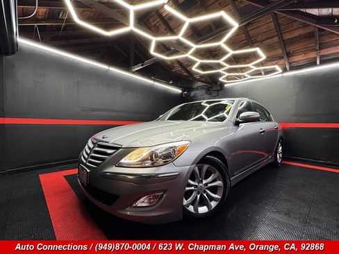 Used 2013 Hyundai Genesis 3.8 image 2