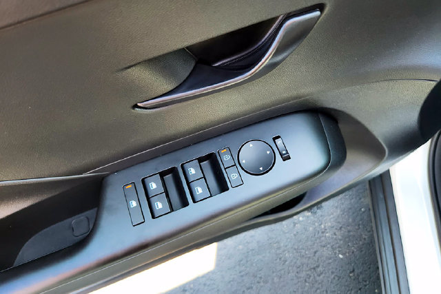 New 2027 Hyundai Kona SE FWD image 10