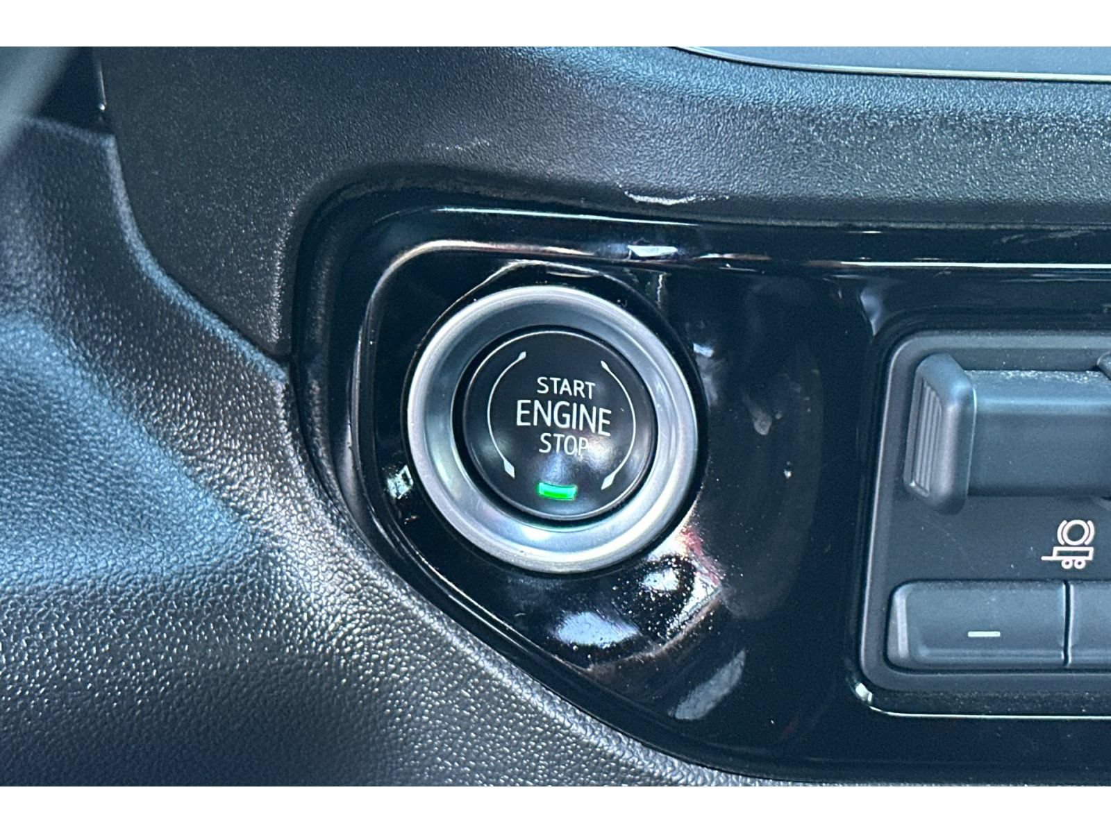 Used 2025 GMC Sierra 1500 SLT AWD/4WD image 25