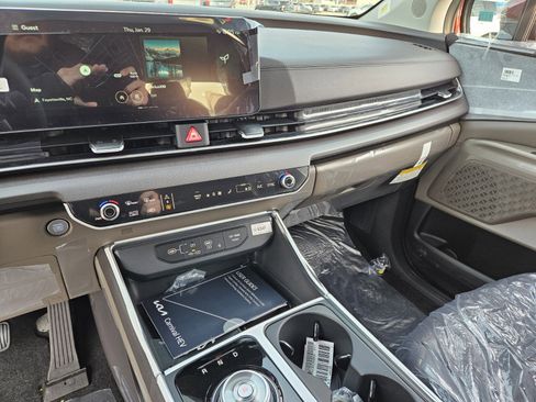 New 2026 Kia Carnival EX image 13