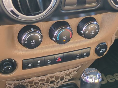 Used 2014 Jeep Wrangler Sahara w/ Dual Top Group AWD/4WD image 23