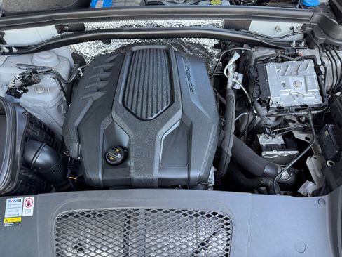Used 2023 Porsche Macan w/ Premium Package Plus AWD/4WD image 22
