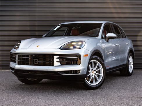 Used 2025 Porsche Cayenne AWD/4WD image 1