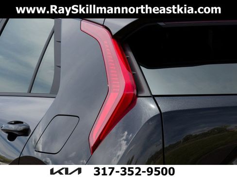 New 2025 Kia Niro EX Touring image 11