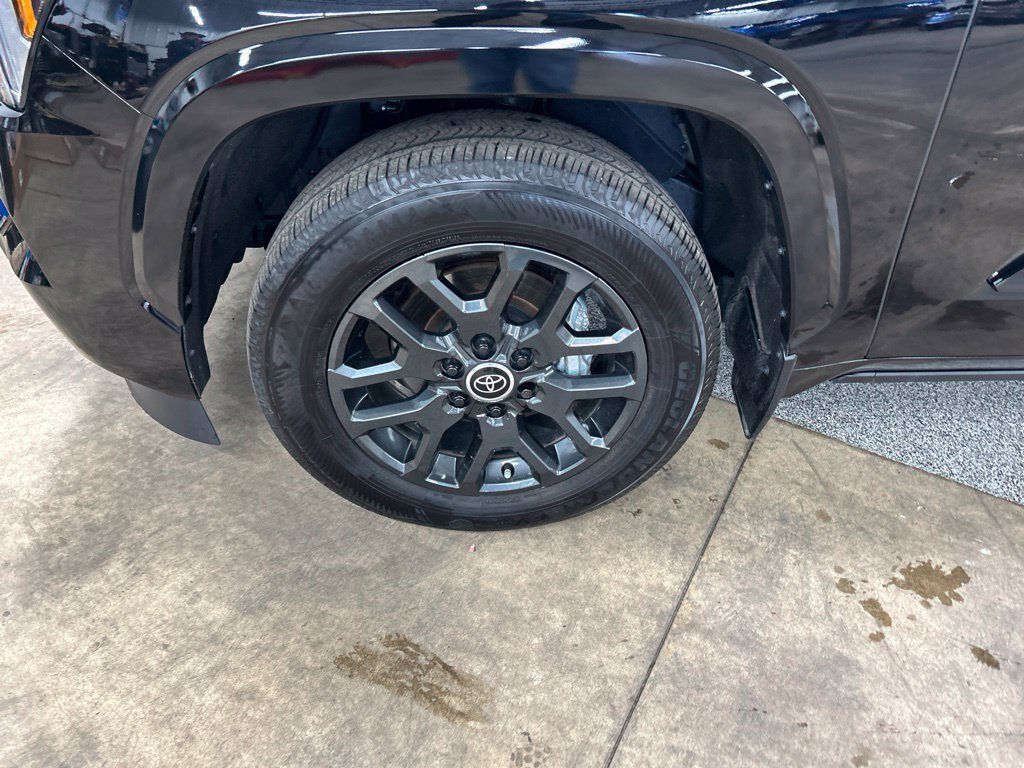 Used 2024 Toyota Sequoia Platinum AWD/4WD image 36
