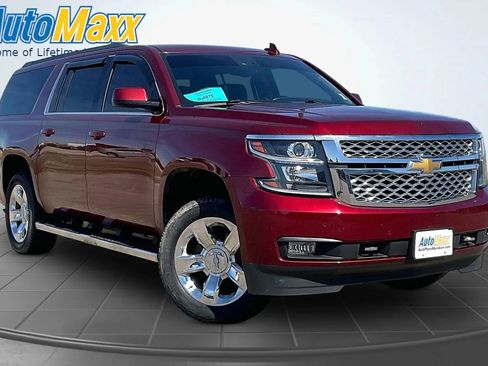 Used 2017 Chevrolet Suburban LT w/ LT Signature Package AWD/4WD image 3