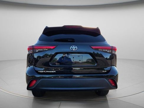 Used 2023 Toyota Highlander XLE FWD image 5