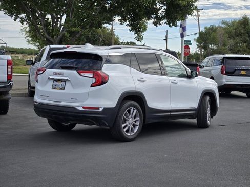 Used 2024 GMC Terrain SLT AWD/4WD image 4
