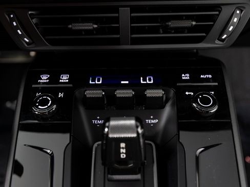 Certified 2025 Porsche 911 Carrera image 39