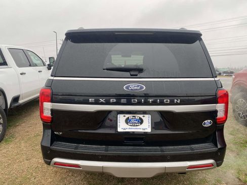 Used 2023 Ford Expedition XLT image 5