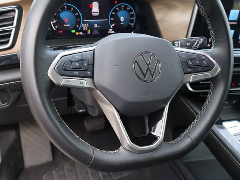 Used 2024 Volkswagen Atlas SE image 34