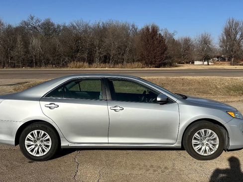 Used 2014 Toyota Camry LE image 7