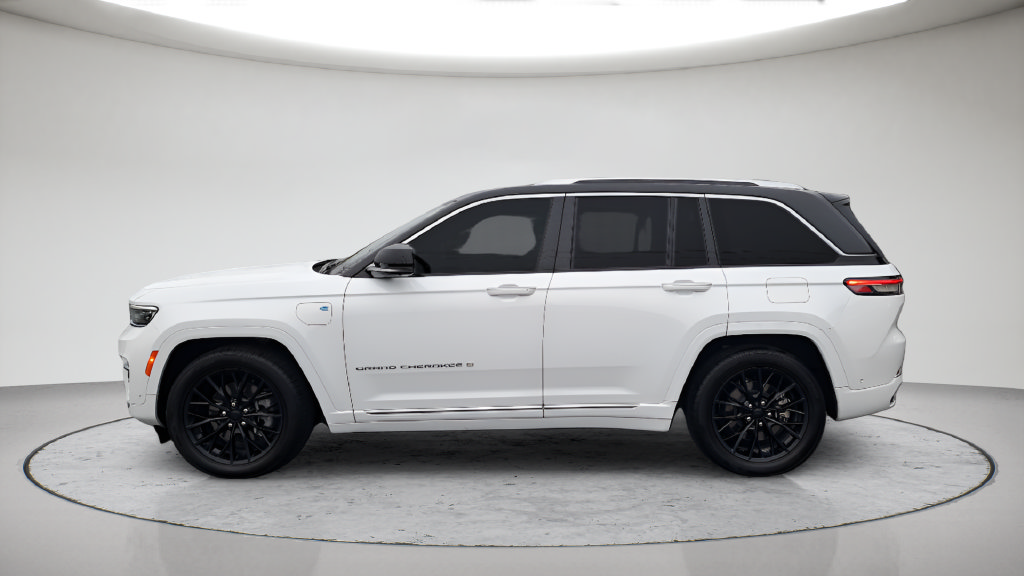 Used 2022 Jeep Grand Cherokee Summit w/ Advanced Protech Group IV AWD/4WD image 14