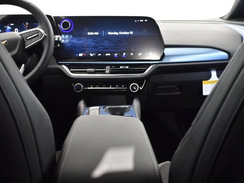 New 2025 Chevrolet Equinox EV LT FWD image 19