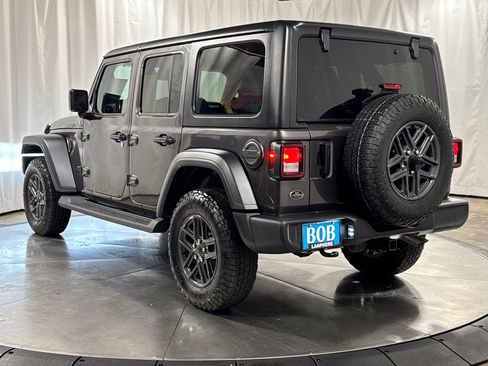 Used 2025 Jeep Wrangler Unlimited Sport AWD/4WD image 15