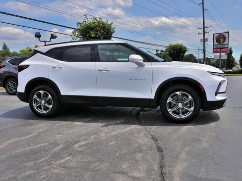 Used 2023 Chevrolet Blazer LT w/ Convenience Package AWD/4WD image 4
