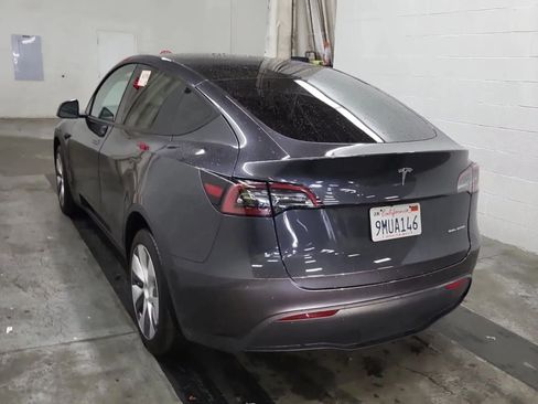 Used 2024 Tesla Model Y Long Range AWD/4WD image 5