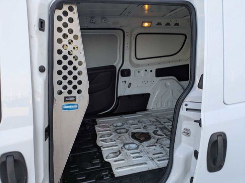 Used 2018 RAM ProMaster City Tradesman image 14