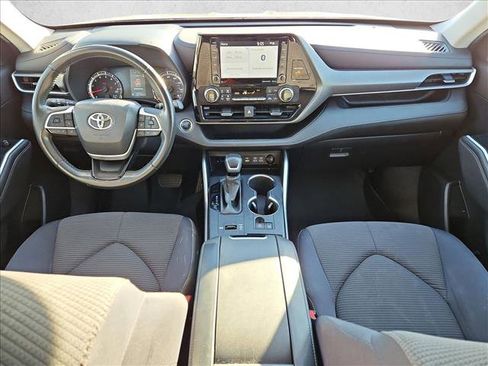 Certified 2022 Toyota Highlander LE image 16