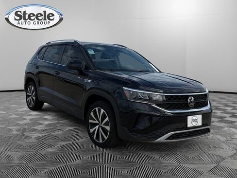 New 2024 Volkswagen Taos SE image 7