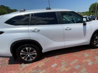 Used 2024 Toyota Highlander XLE AWD/4WD video 2
