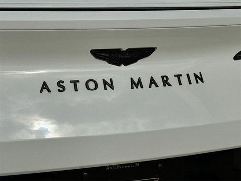 Used 2022 Aston Martin DB11 Coupe image 21