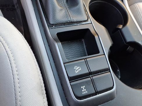 Used 2018 Hyundai Tucson SE image 28