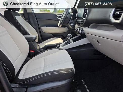 Used 2023 Hyundai Venue SEL FWD image 40