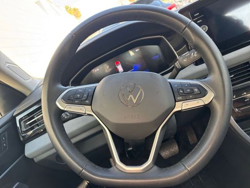 Used 2025 Volkswagen Jetta SE image 31