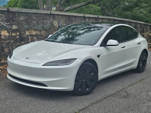 Used 2024 Tesla Model 3 Standard Range RWD image 2