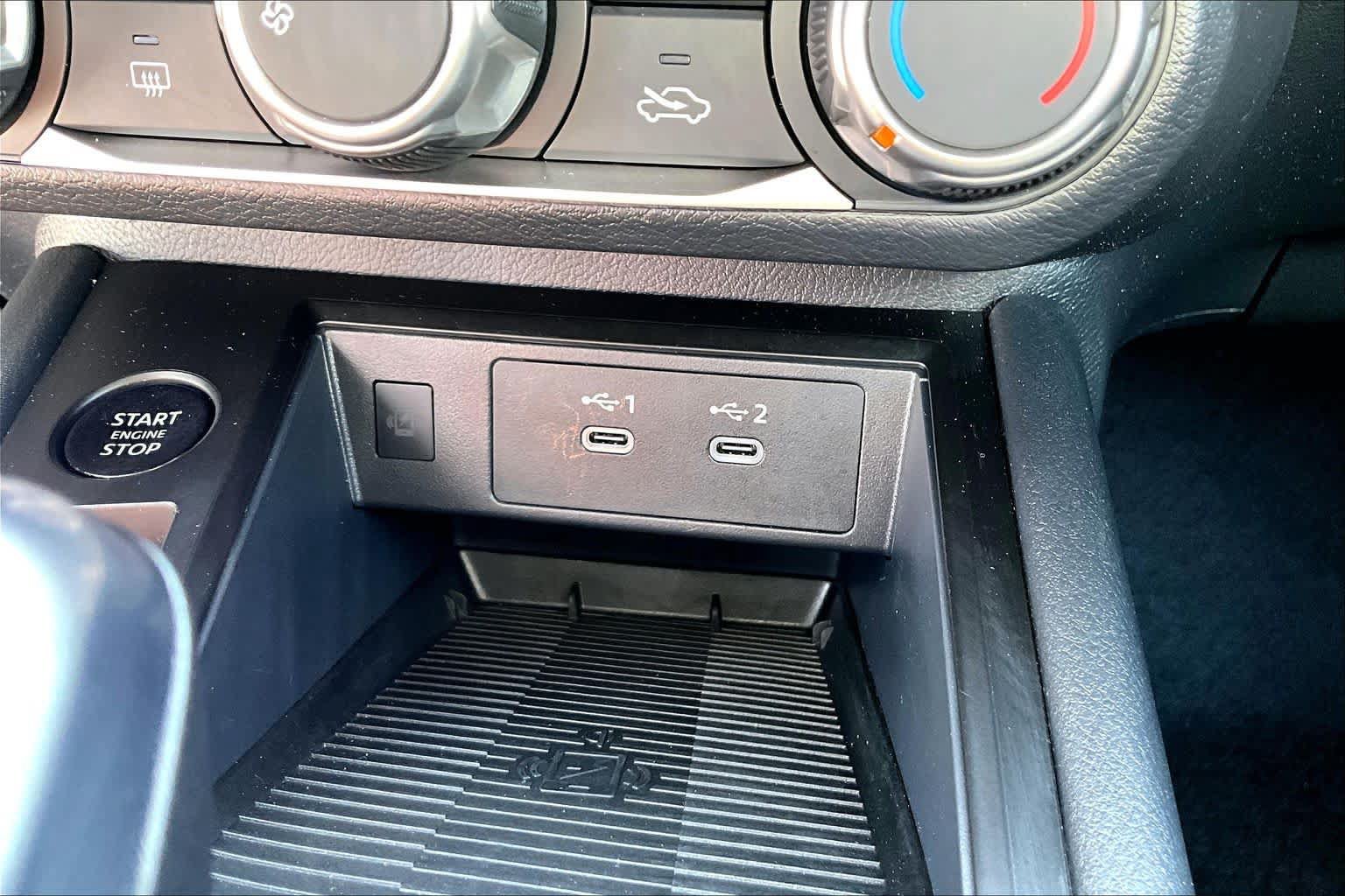 Certified 2025 Nissan Kicks SV FWD image 31