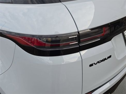 Used 2024 Land Rover Range Rover Evoque Dynamic SE image 36