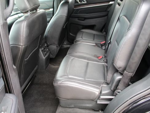 Used 2018 Ford Explorer Limited w/ Equipment Group 301A FWD image 11