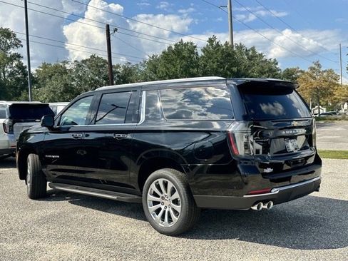 New 2025 Chevrolet Suburban Premier image 23