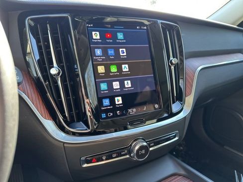 Certified 2025 Volvo V60 B5 Cross Country Plus image 25