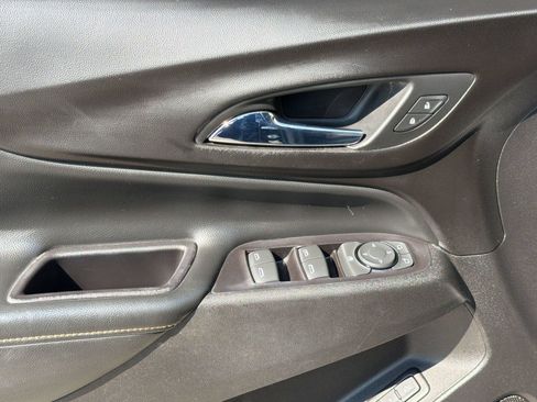 Used 2018 Chevrolet Equinox Premier FWD image 27